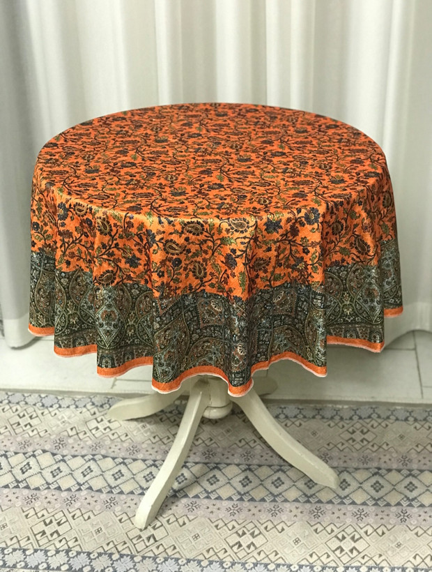 رومیزی گرد طرح گلستانه