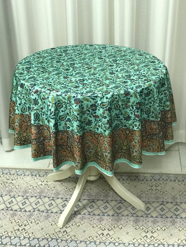 رومیزی گرد طرح گلستانه