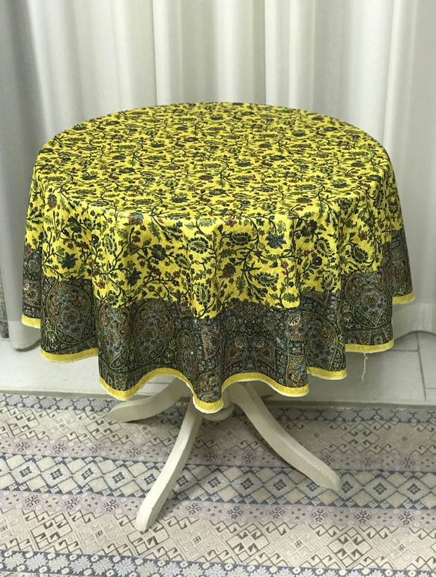 رومیزی گرد طرح گلستانه