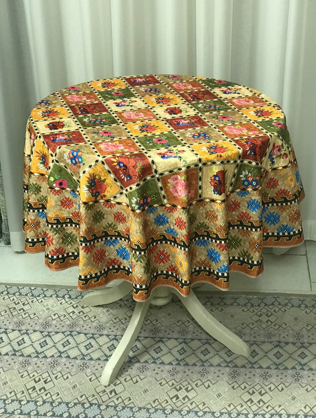 رومیزی گرد طرح چهل تیکه سنتی گل