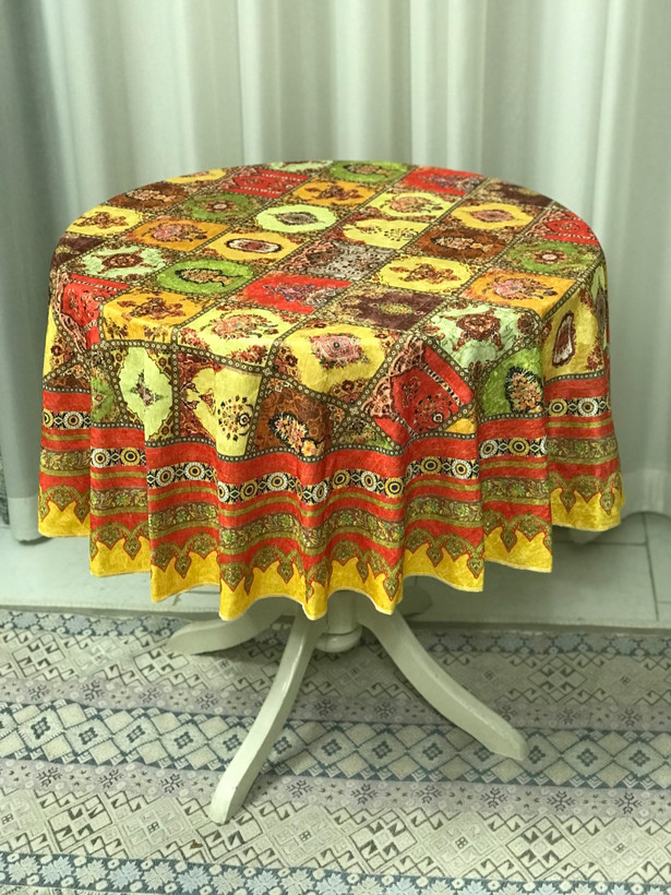 رومیزی گرد طرح چهل تیکه