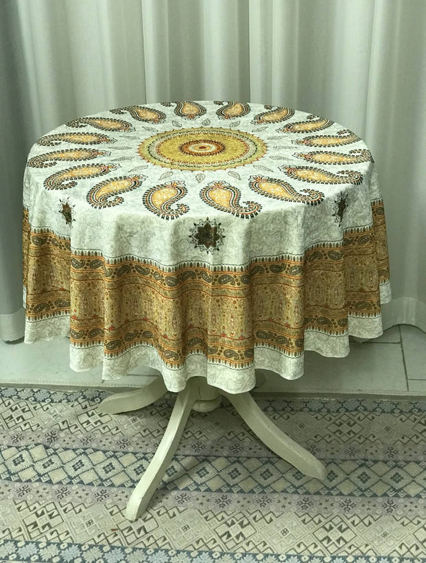 رومیزی گرد طرح آی گل