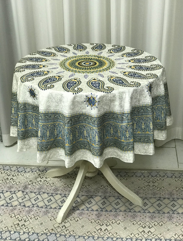 رومیزی گرد طرح آی گل