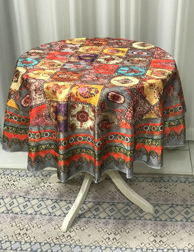 رومیزی گرد طرح چهل تیکه