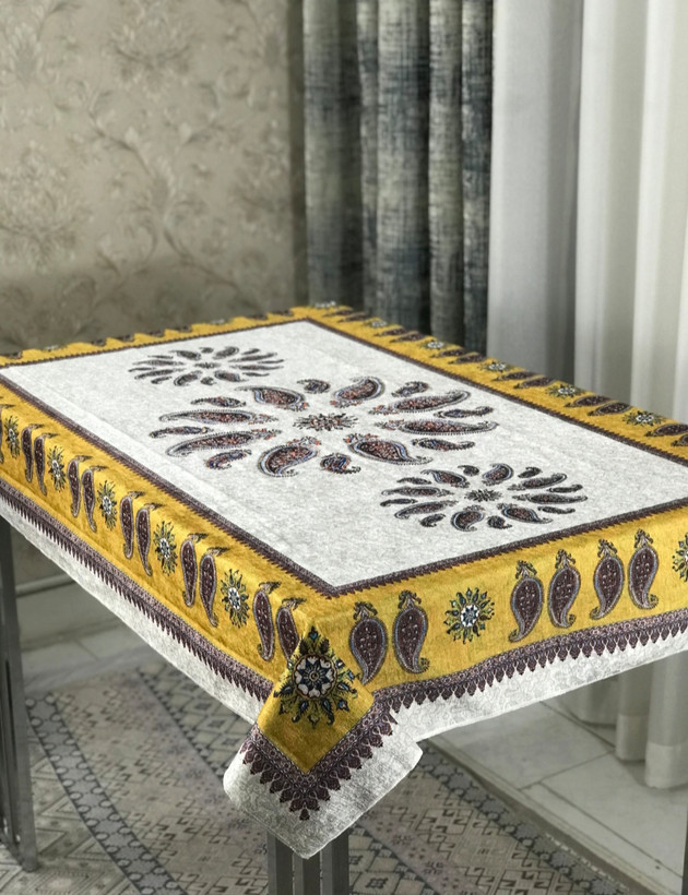 رومیزی طرح سه ترمه