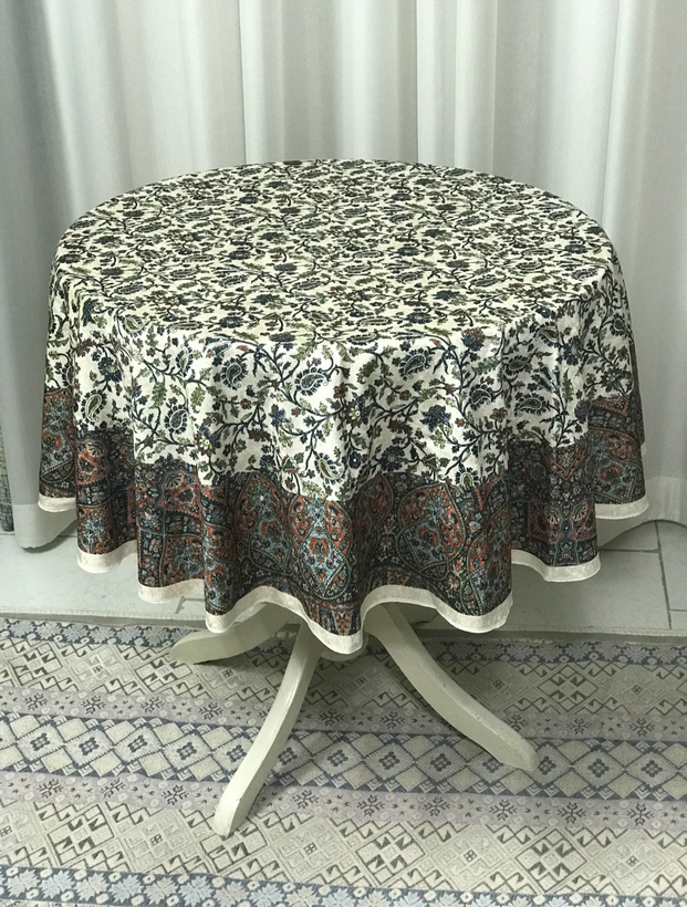 رومیزی گرد طرح گلستانه