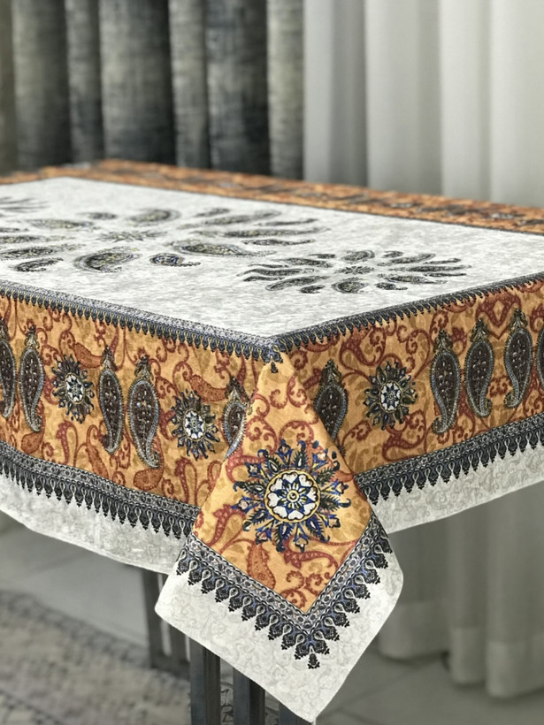 رومیزی طرح سه ترمه