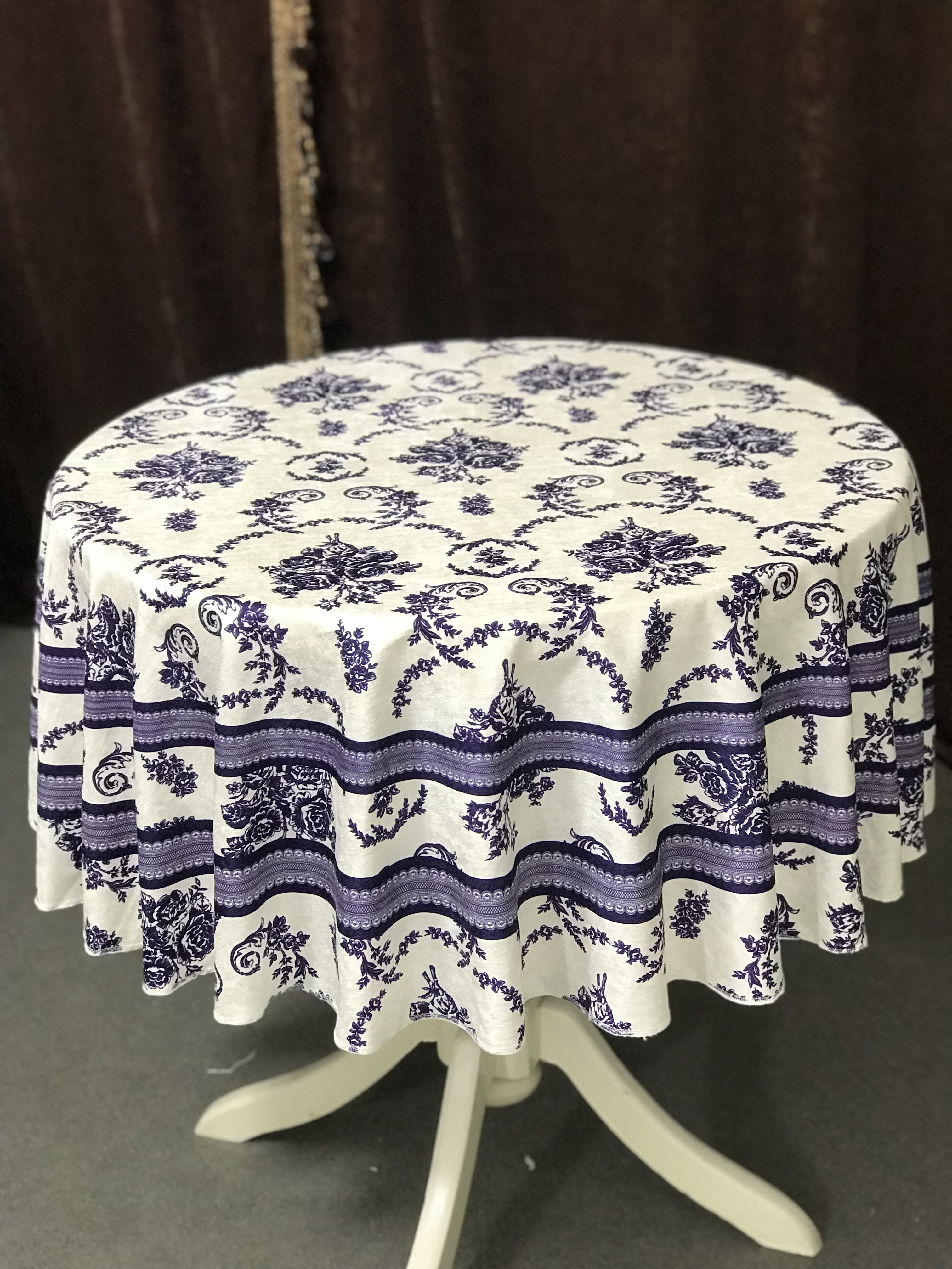 رومیزی گرد طرح گلدیس