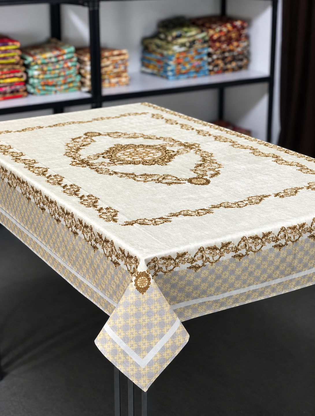 رومیزی طرح ورساچ
